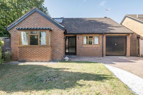 3 bedroom detached bungalow to rent, Ilex Close,  Sonning Common,  RG4