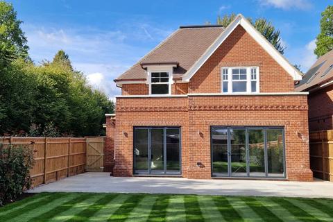 4 bedroom detached house for sale, Bennett Way, West Clandon, Surrey, GU4 7TN
