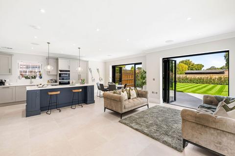 4 bedroom detached house for sale, Bennett Way, West Clandon, Surrey, GU4 7TN