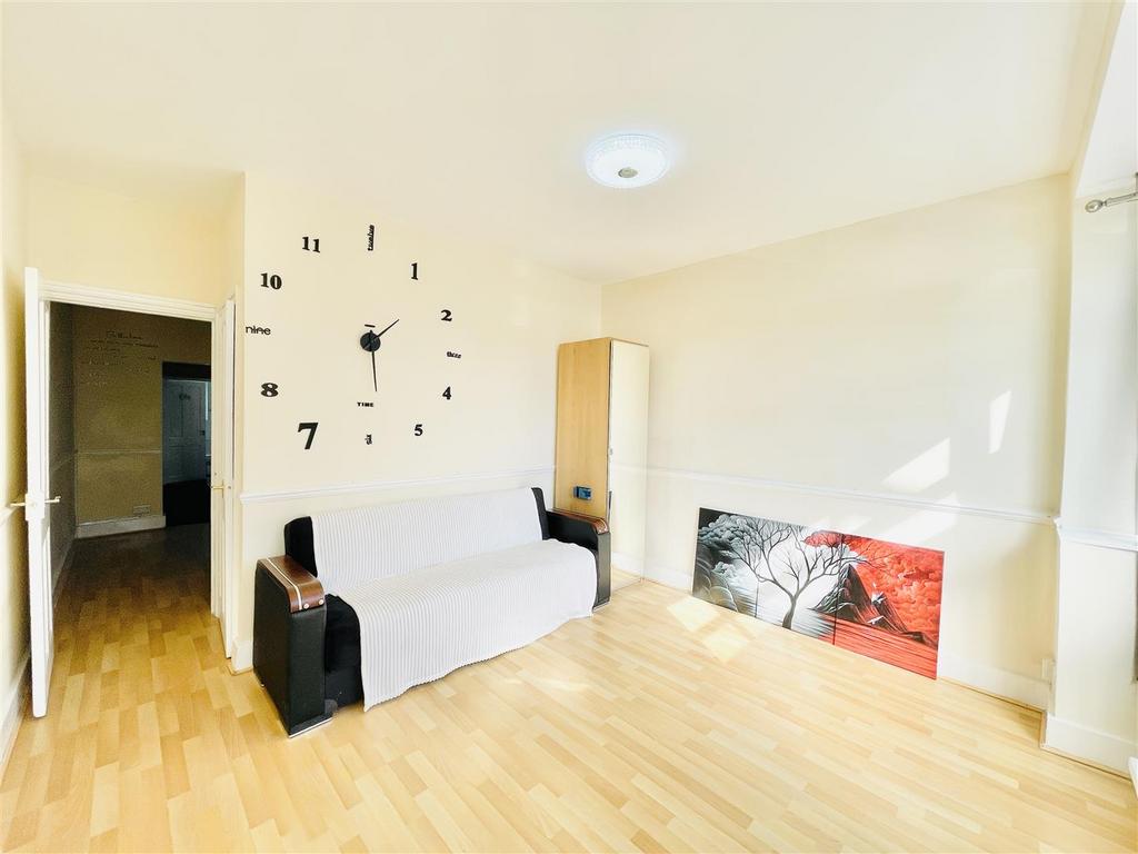 Lounge 1.jpg