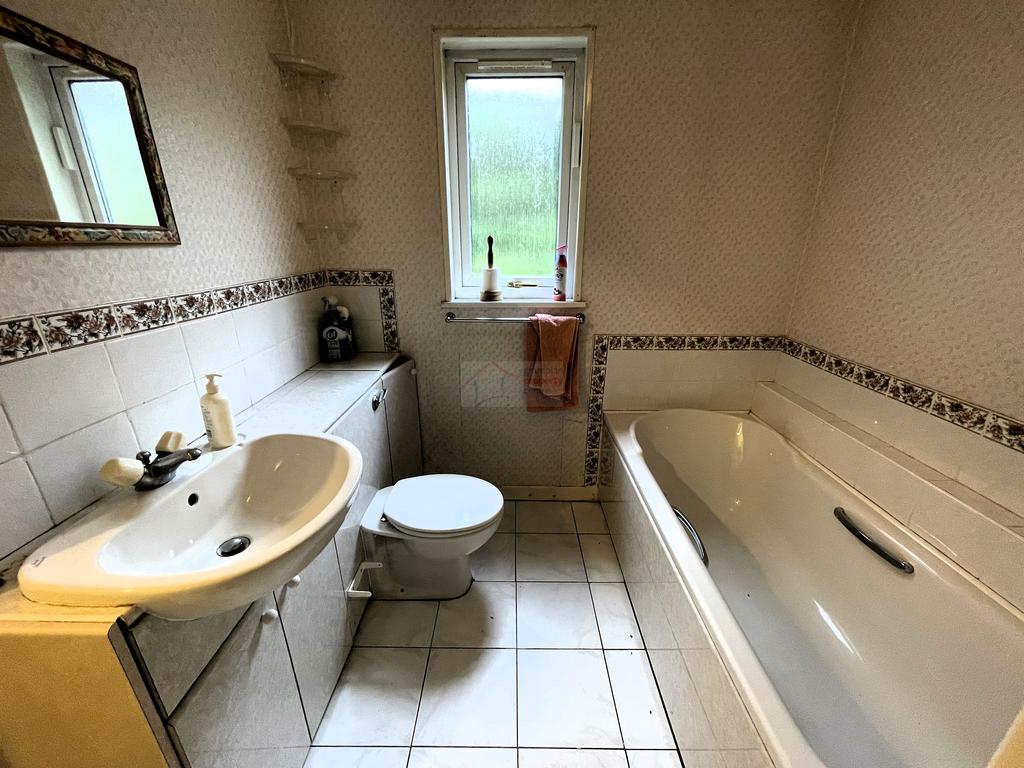 Bathroom.JPG