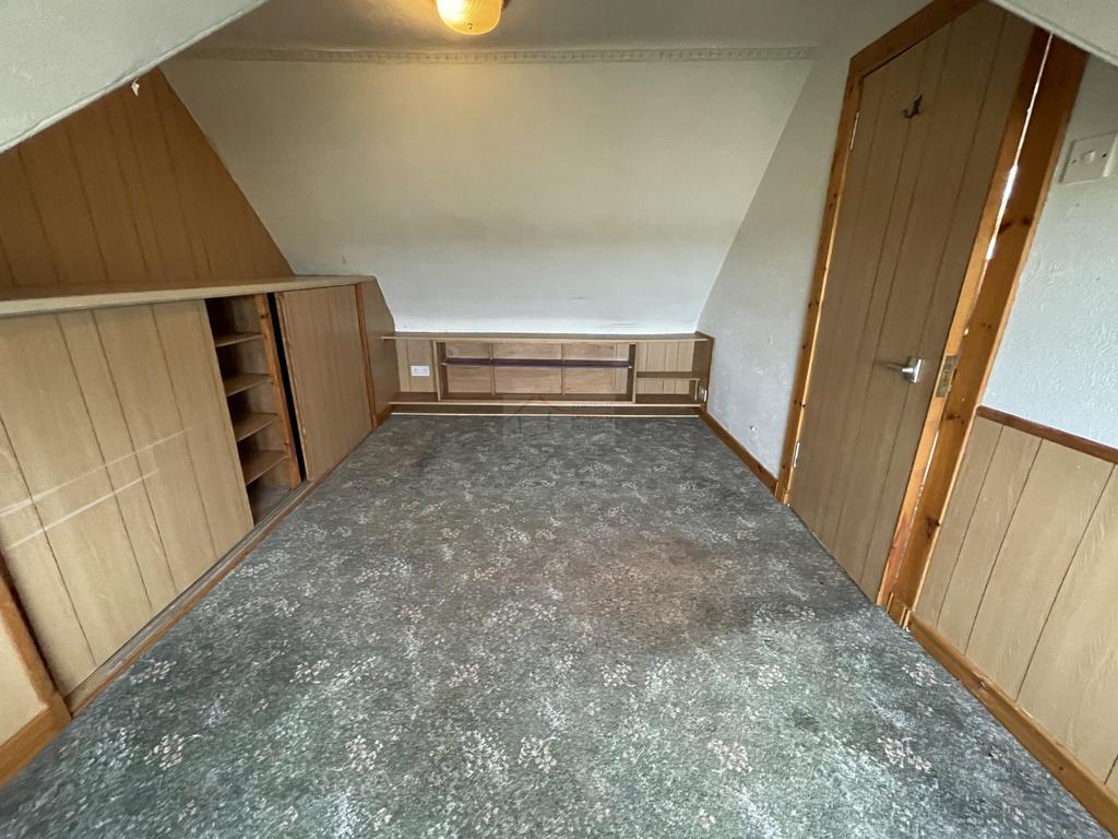 Bedroom 5b.JPG
