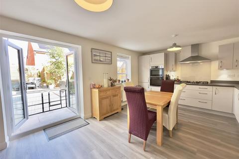 4 bedroom detached house for sale, Knapp Close, Westbury