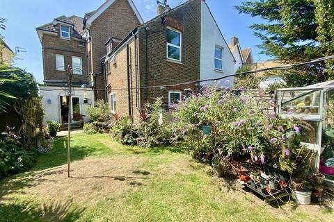 2 bedroom flat for sale, Claremont Road, Seaford