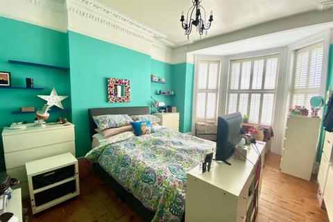 2 bedroom flat for sale, Claremont Road, Seaford