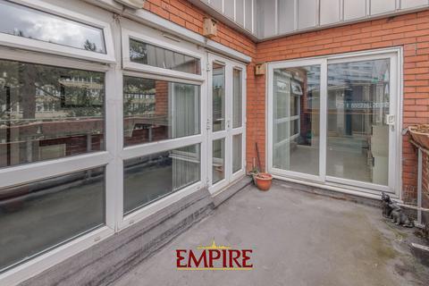 2 bedroom flat for sale, Moss House Close, Birmingham, B15