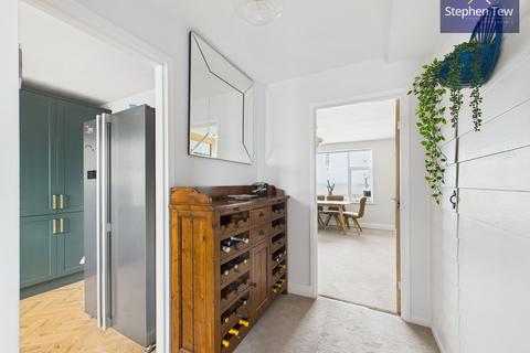 undefined, Promenade, Crescent Court Promenade, FY4