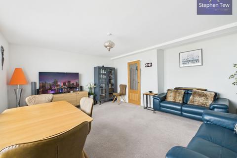 undefined, Promenade, Crescent Court Promenade, FY4
