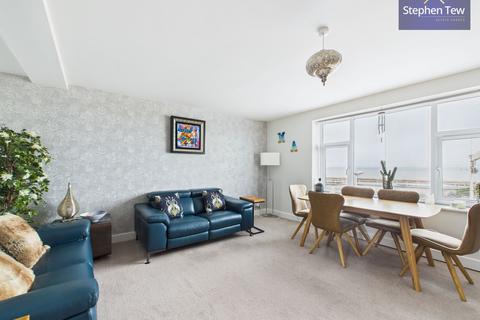 undefined, Promenade, Crescent Court Promenade, FY4