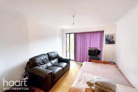 3 bedroom terraced house for sale, Peverels Way, Northampton