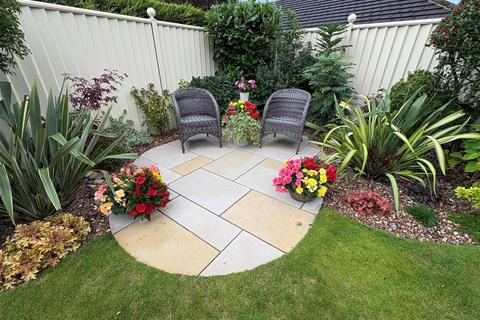 3 bedroom detached house for sale, Coppice View, Idle