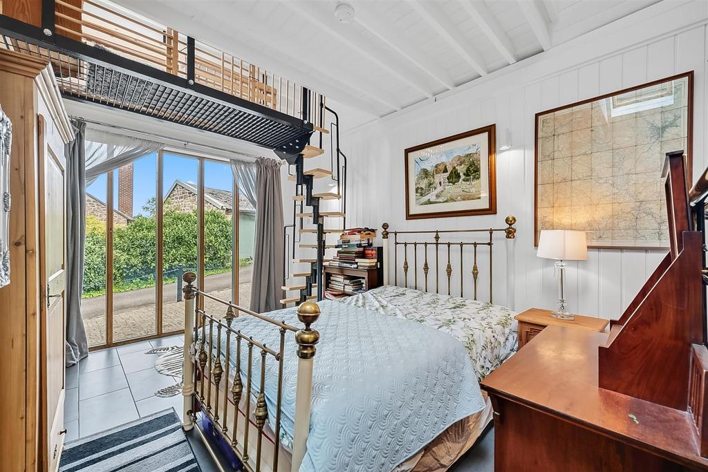 Bedroom to window.jpg