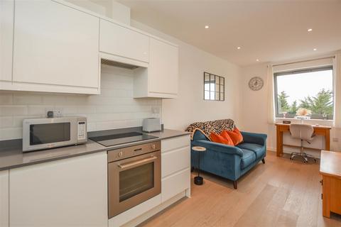 1 bedroom apartment for sale, Hubert Road, Brentwood