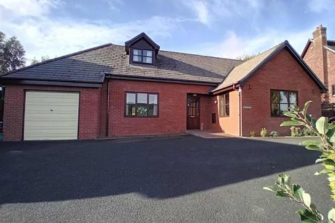 3 bedroom detached bungalow for sale, Grove Close, Knighton