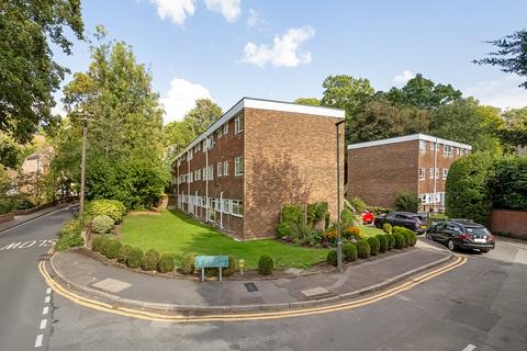 Rutland Court, Caveside Close, Chislehurst, BR7