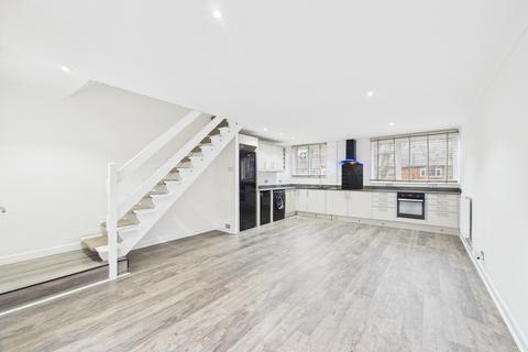 2 bedroom maisonette for sale, Rutland Court, Caveside Close, Chislehurst, BR7