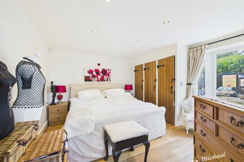 undefined, Leighton Buzzard LU7