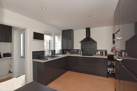2 bedroom townhouse for sale, Fox Royd, Shepley, Huddersfield
