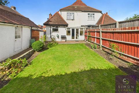 undefined, Chase Way, Southgate, N14 - Rent includes gardener
