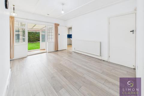 undefined, Chase Way, Southgate, N14 - Rent includes gardener