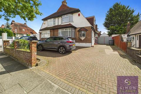 undefined, Chase Way, Southgate, N14 - Rent includes gardener