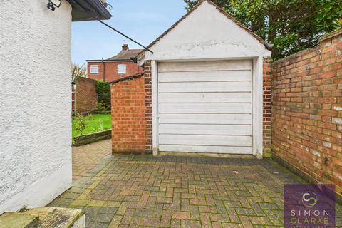 undefined, Chase Way, Southgate, N14 - Rent includes gardener