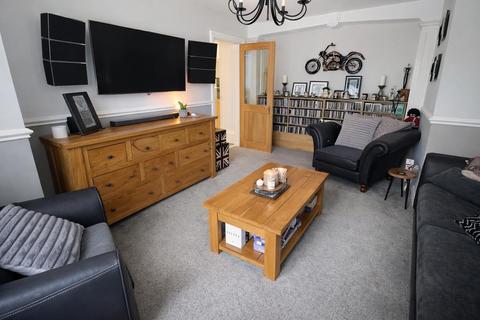 3 bedroom end of terrace house for sale, Sandhole Lane, Greater Manchester OL11