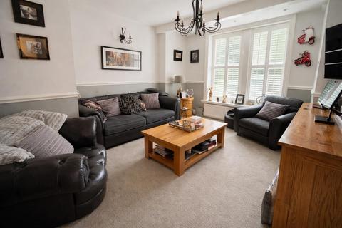 3 bedroom end of terrace house for sale, Sandhole Lane, Greater Manchester OL11