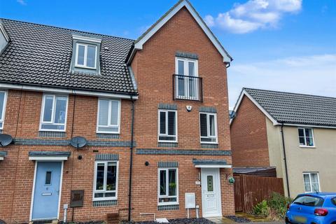 4 bedroom terraced house for sale, Crossbill Close, Costessey NR8