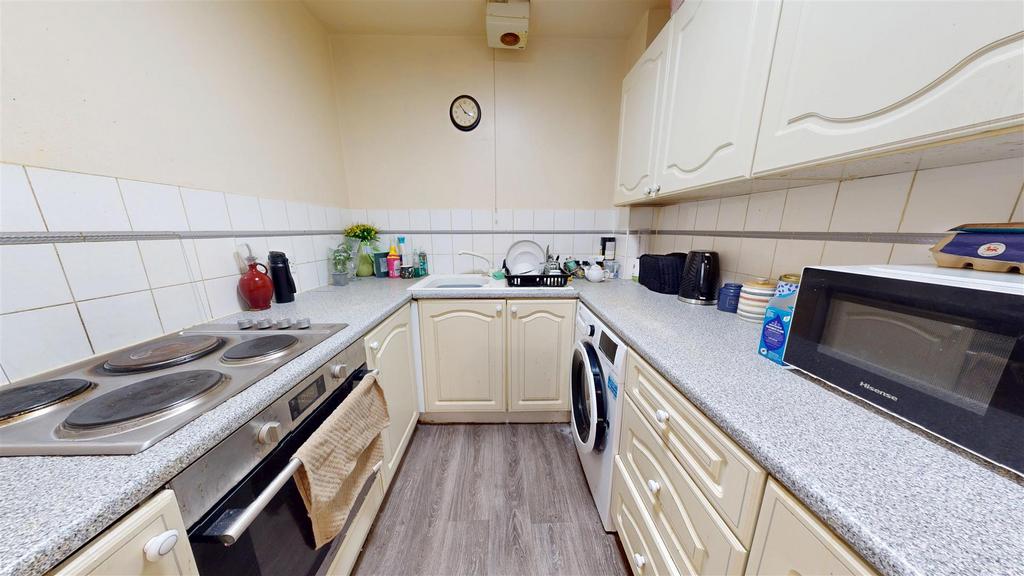 Apartment in Salford - View 4