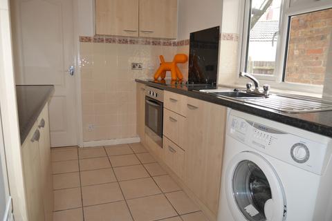 Studio to rent, Denziloe Avenue, Uxbridge, UB10