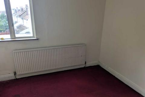 4 bedroom apartment to rent, Thornton Heath CR7