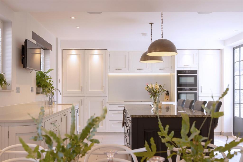 29 Echo Barn Lane interior photos-1 WNS.jpg