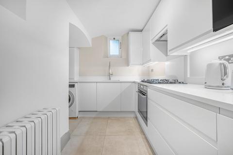 2 bedroom flat for sale, Fitzjohns Avenue, Hampstead, London