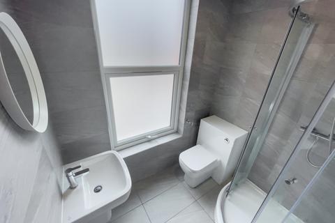1 bedroom in a house share to rent, Esher Road, L6 6DE,