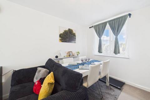 2 bedroom apartment for sale, Fusiliers Way, Hounslow, TW4