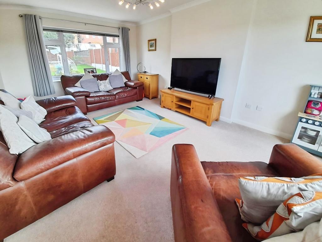 Pbox-living room-336499.jpeg