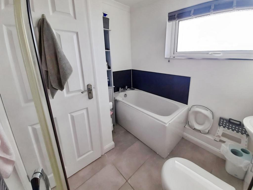 Pbox-bathroom-336499.jpeg