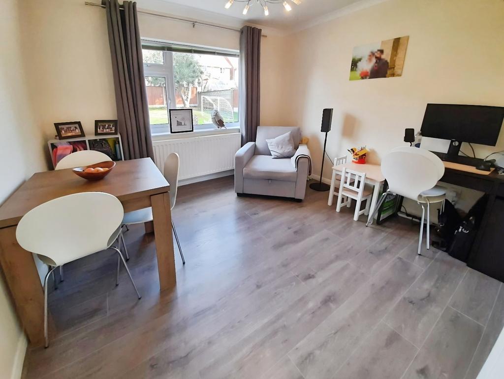 Pbox-dining room-336499.jpeg