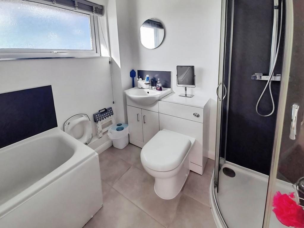 Pbox-bathroom-336499.jpeg