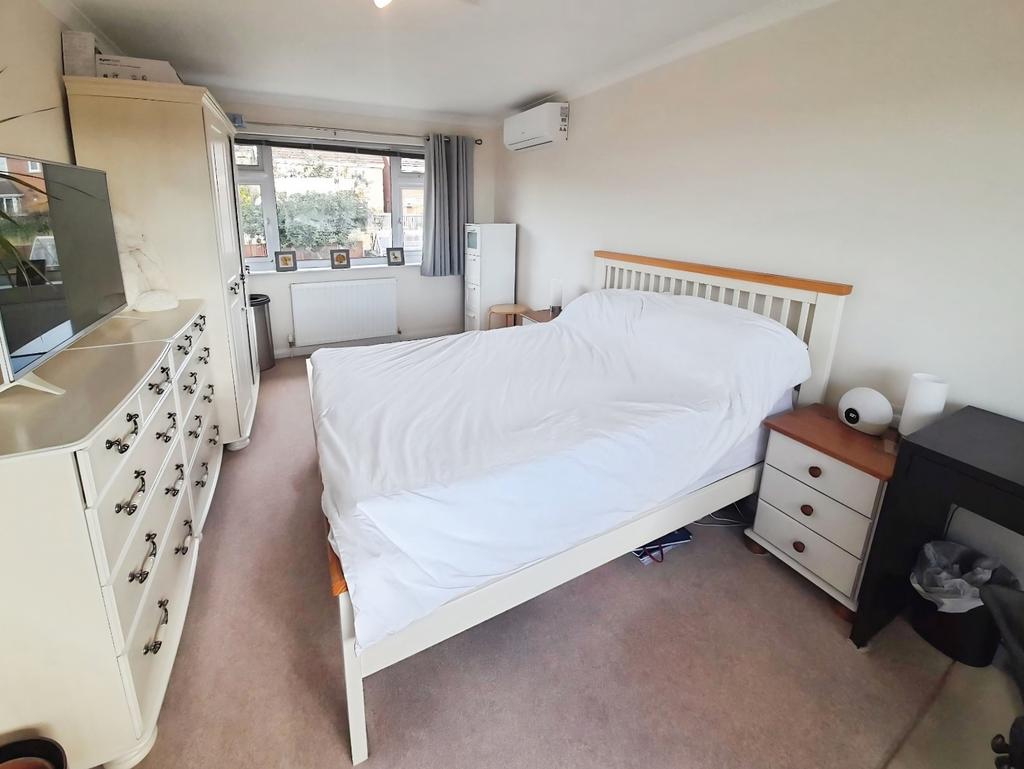 Pbox-bedroom-336499.jpeg