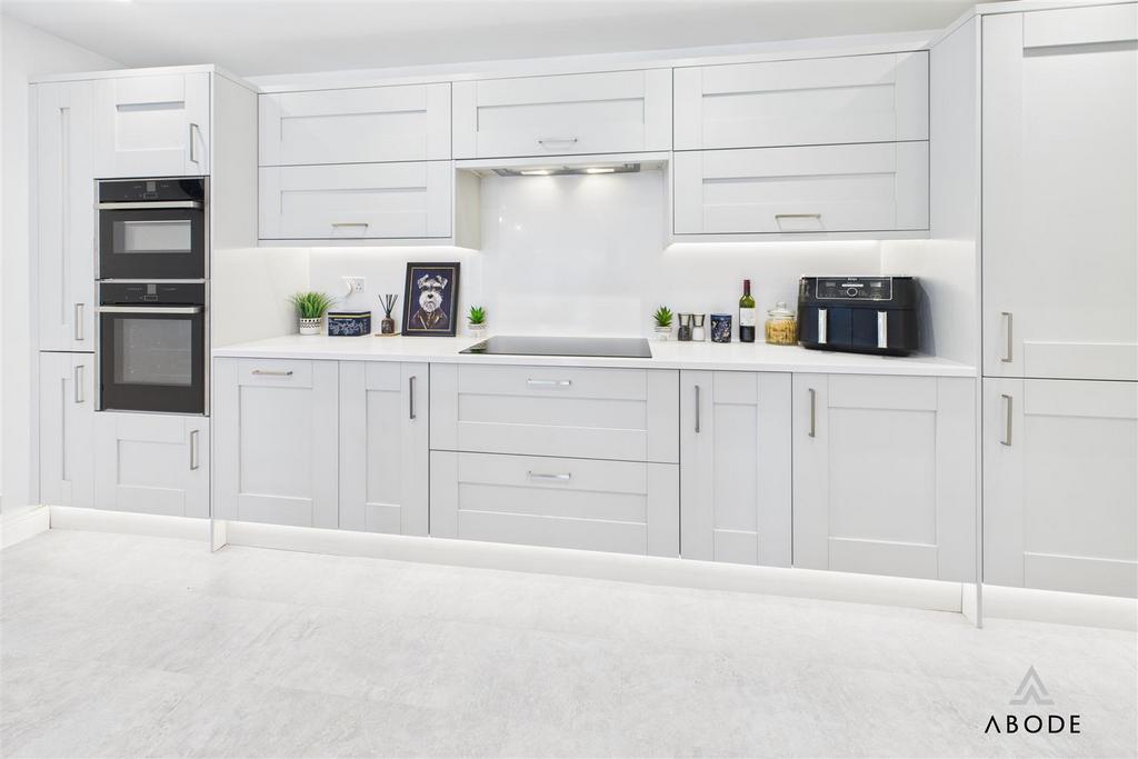 CAM04913 G0-PR0082-STILL027.jpg