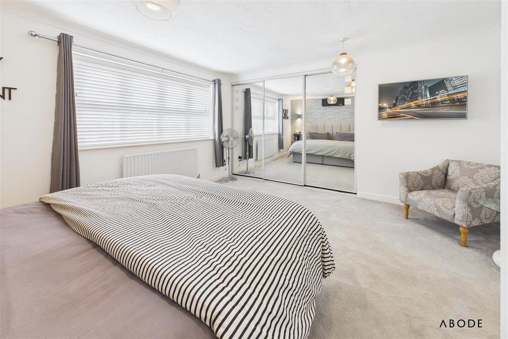 CAM04913 G0-PR0082-STILL014.jpg