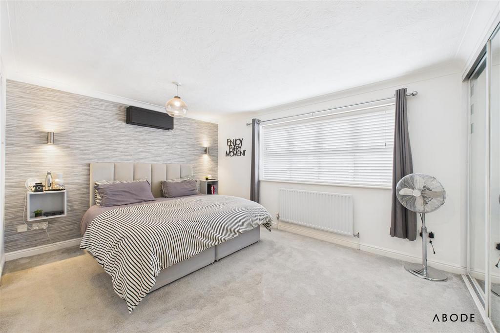 CAM04913 G0-PR0082-STILL017.jpg