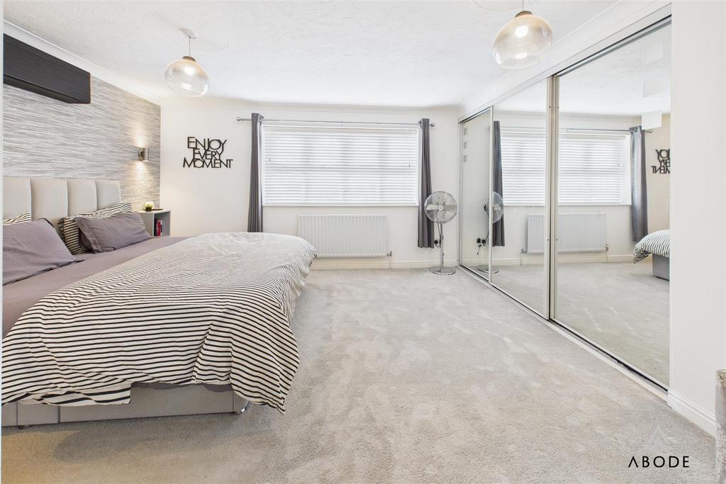 CAM04913 G0-PR0082-STILL018.jpg