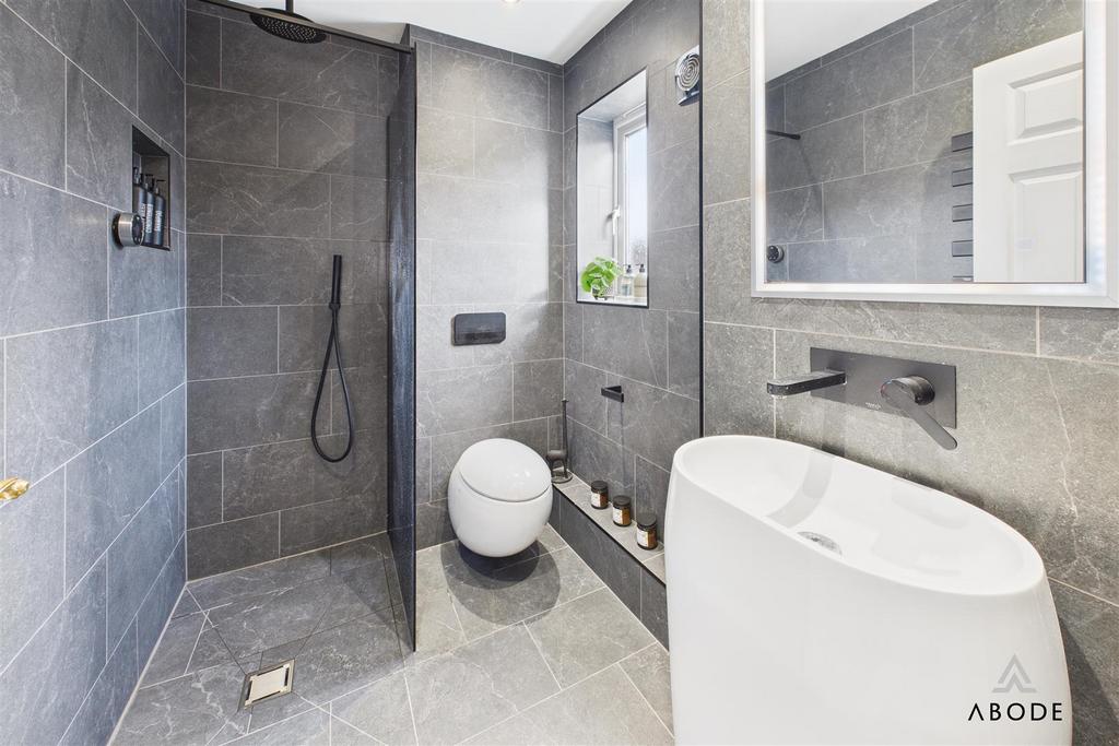 CAM04913 G0-PR0082-STILL013.jpg