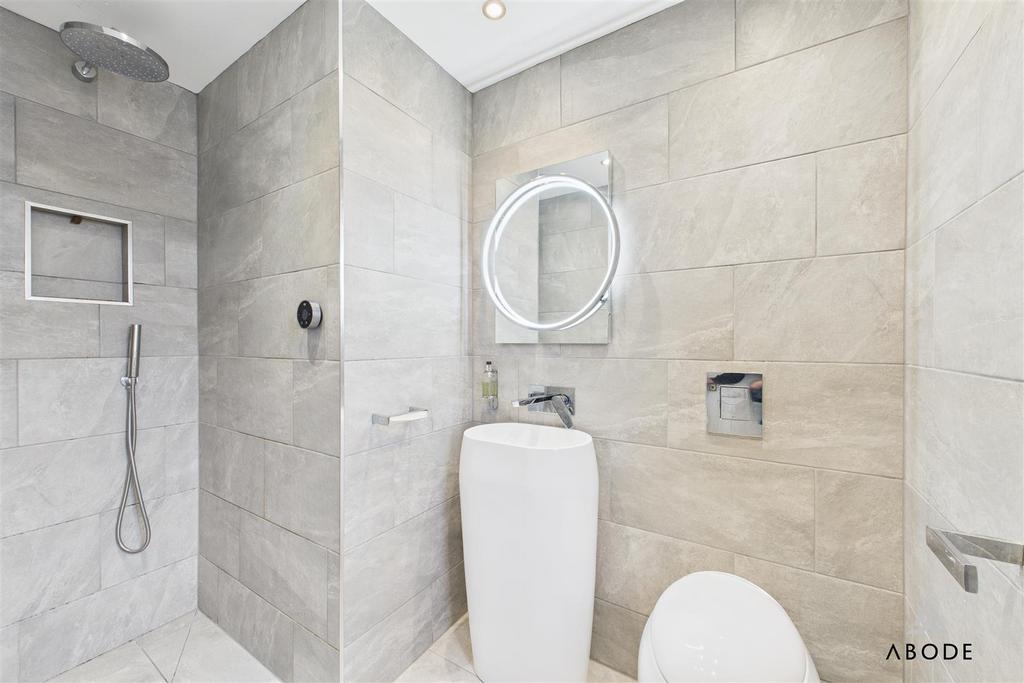 CAM04913 G0-PR0082-STILL007.jpg