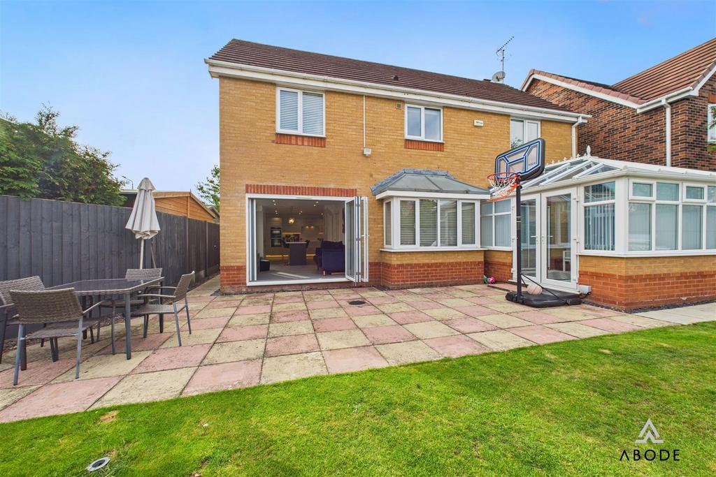 CAM04913 G0-PR0082-STILL037.jpg