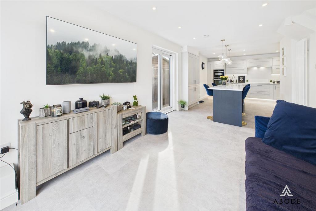 CAM04913 G0-PR0082-STILL023.jpg