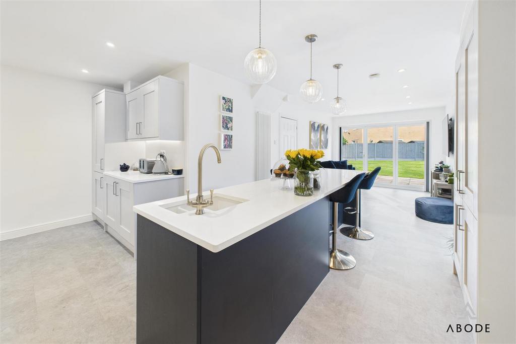 CAM04913 G0-PR0082-STILL025.jpg